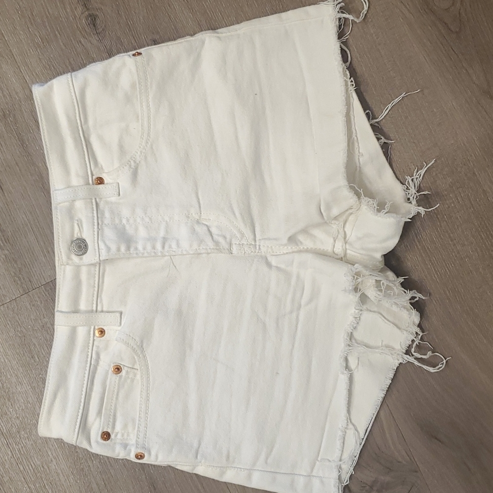 Levi Strauss & Co White distressed shorts Size 28